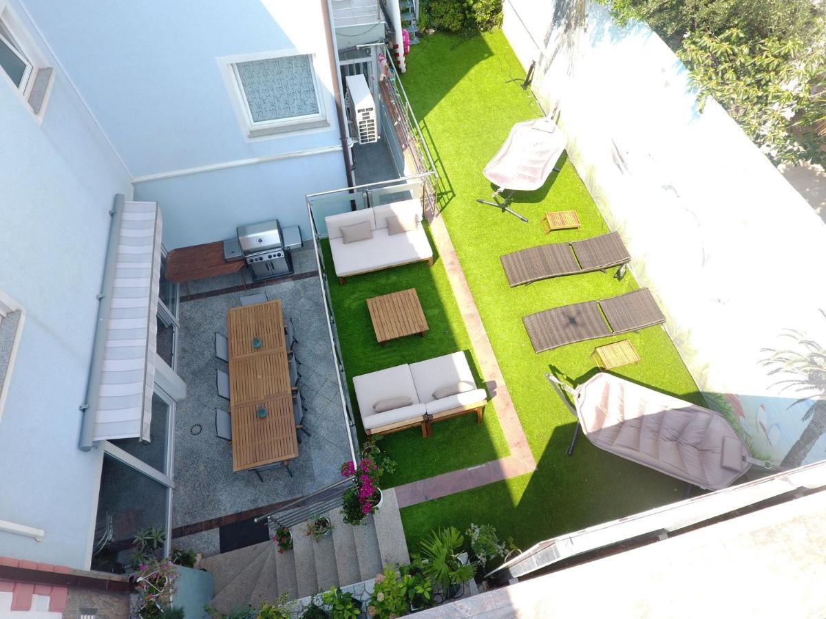 Villa Mit Whirlpool Fuer 32 Per 茨里克韦尼察 外观 照片