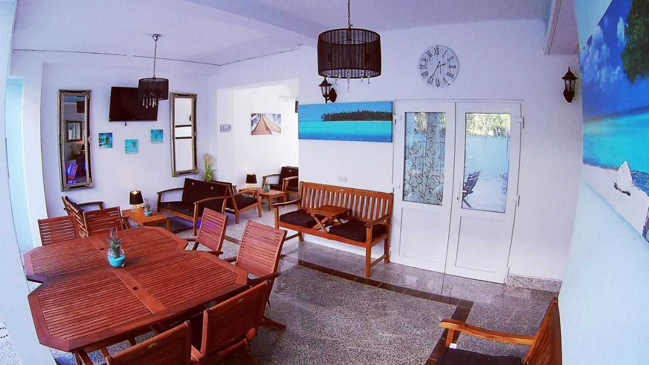 Villa Mit Whirlpool Fuer 32 Per 茨里克韦尼察 外观 照片