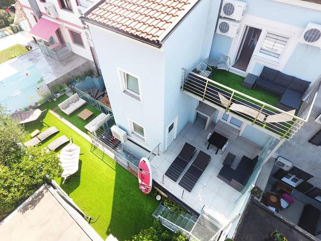 Villa Mit Whirlpool Fuer 32 Per 茨里克韦尼察 外观 照片
