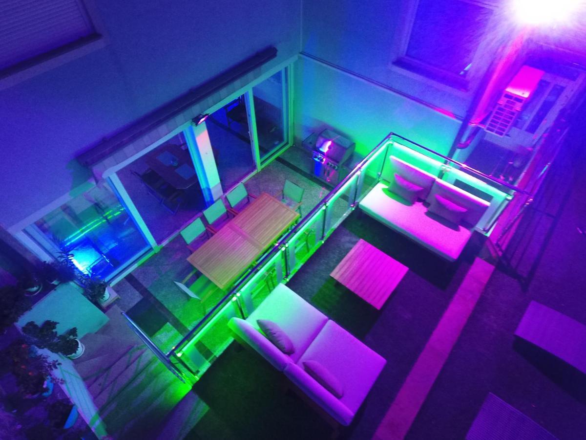 Villa Mit Whirlpool Fuer 32 Per 茨里克韦尼察 外观 照片