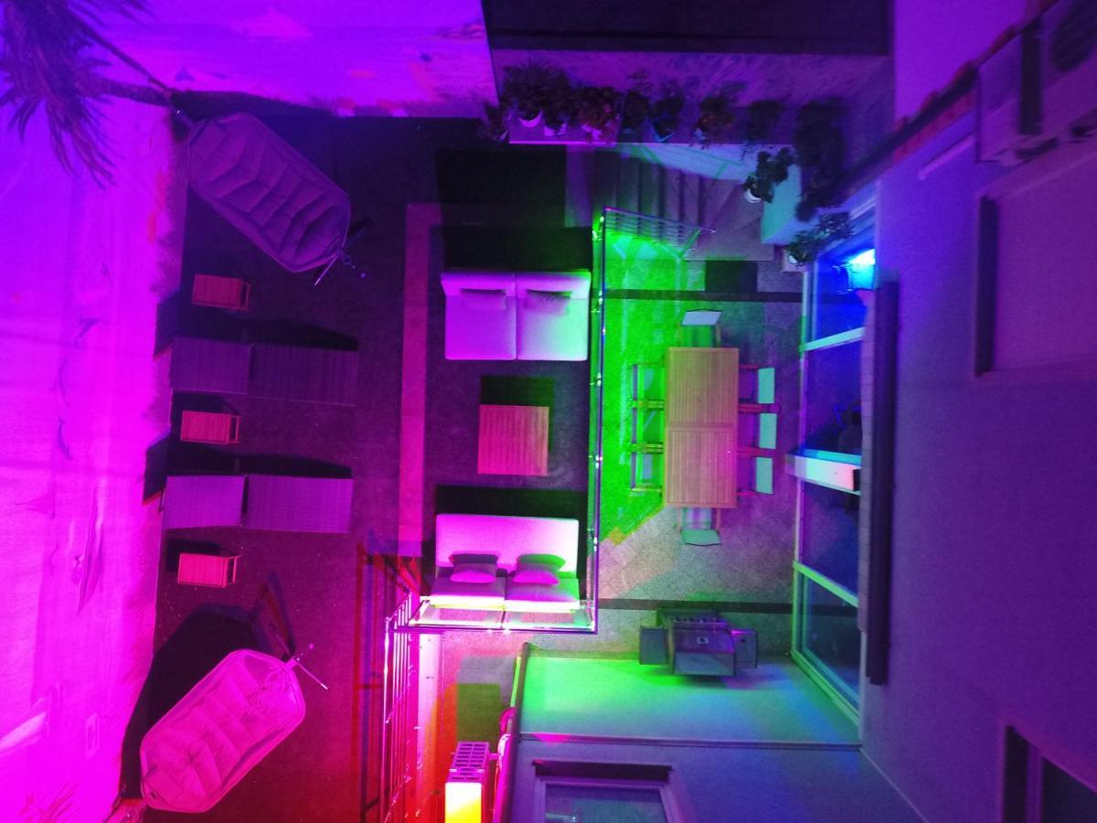 Villa Mit Whirlpool Fuer 32 Per 茨里克韦尼察 外观 照片