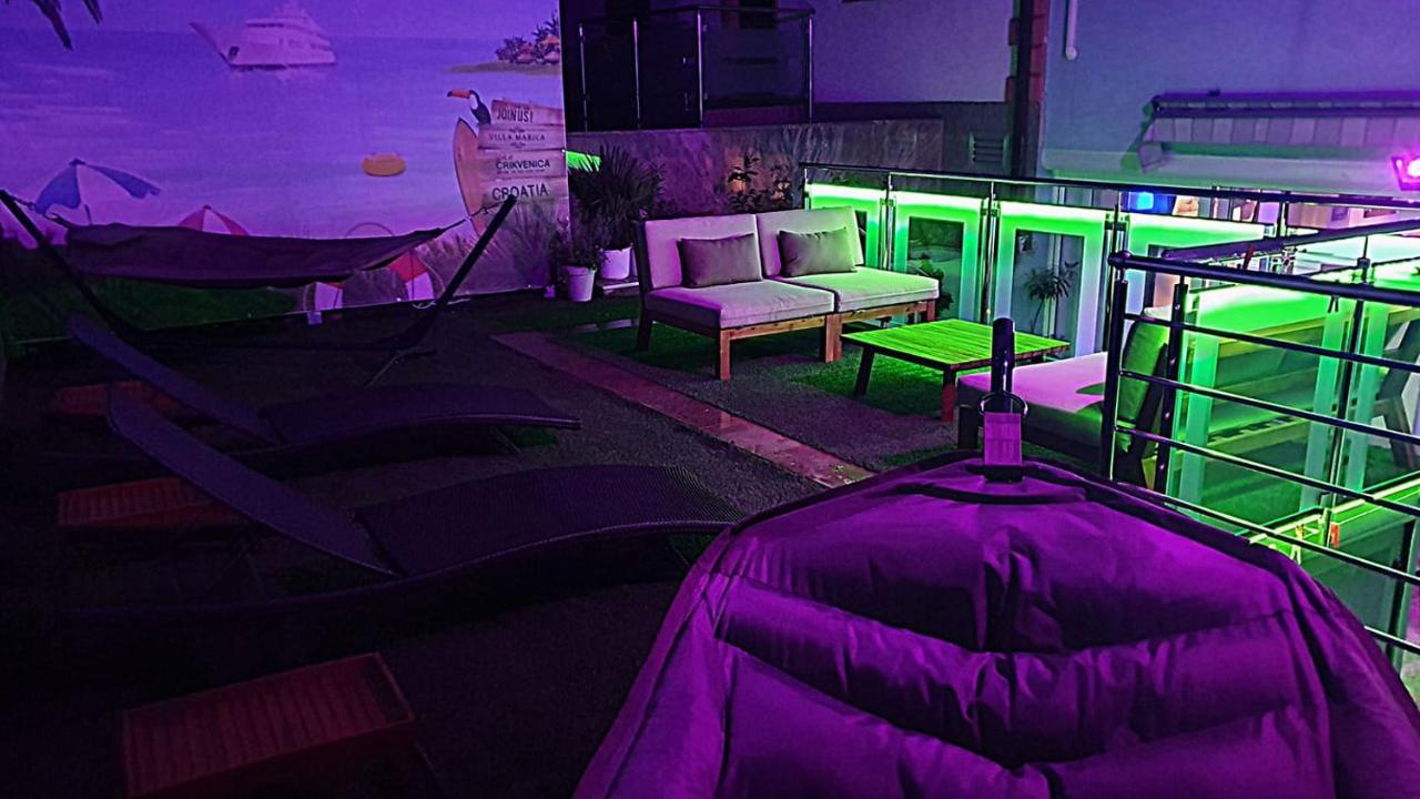 Villa Mit Whirlpool Fuer 32 Per 茨里克韦尼察 外观 照片