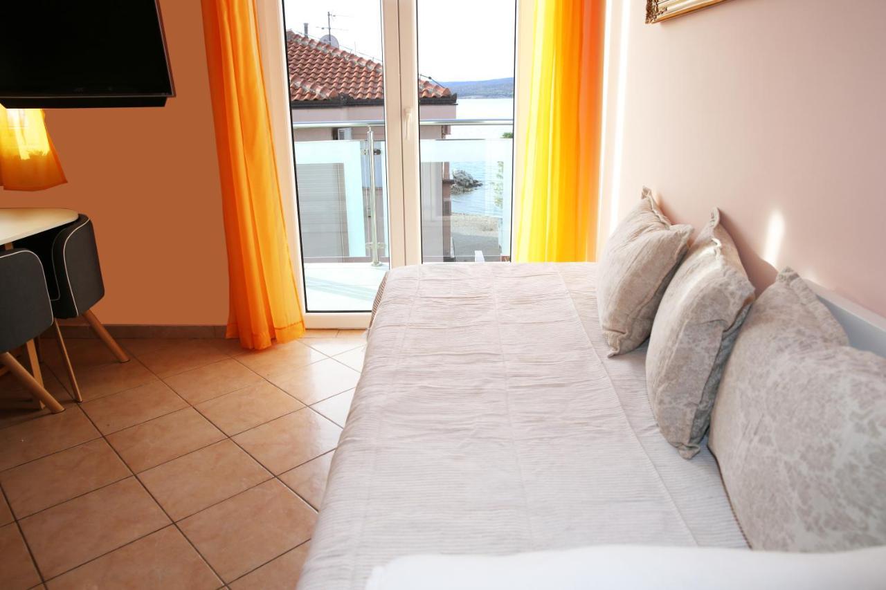 Villa Mit Whirlpool Fuer 32 Per 茨里克韦尼察 外观 照片