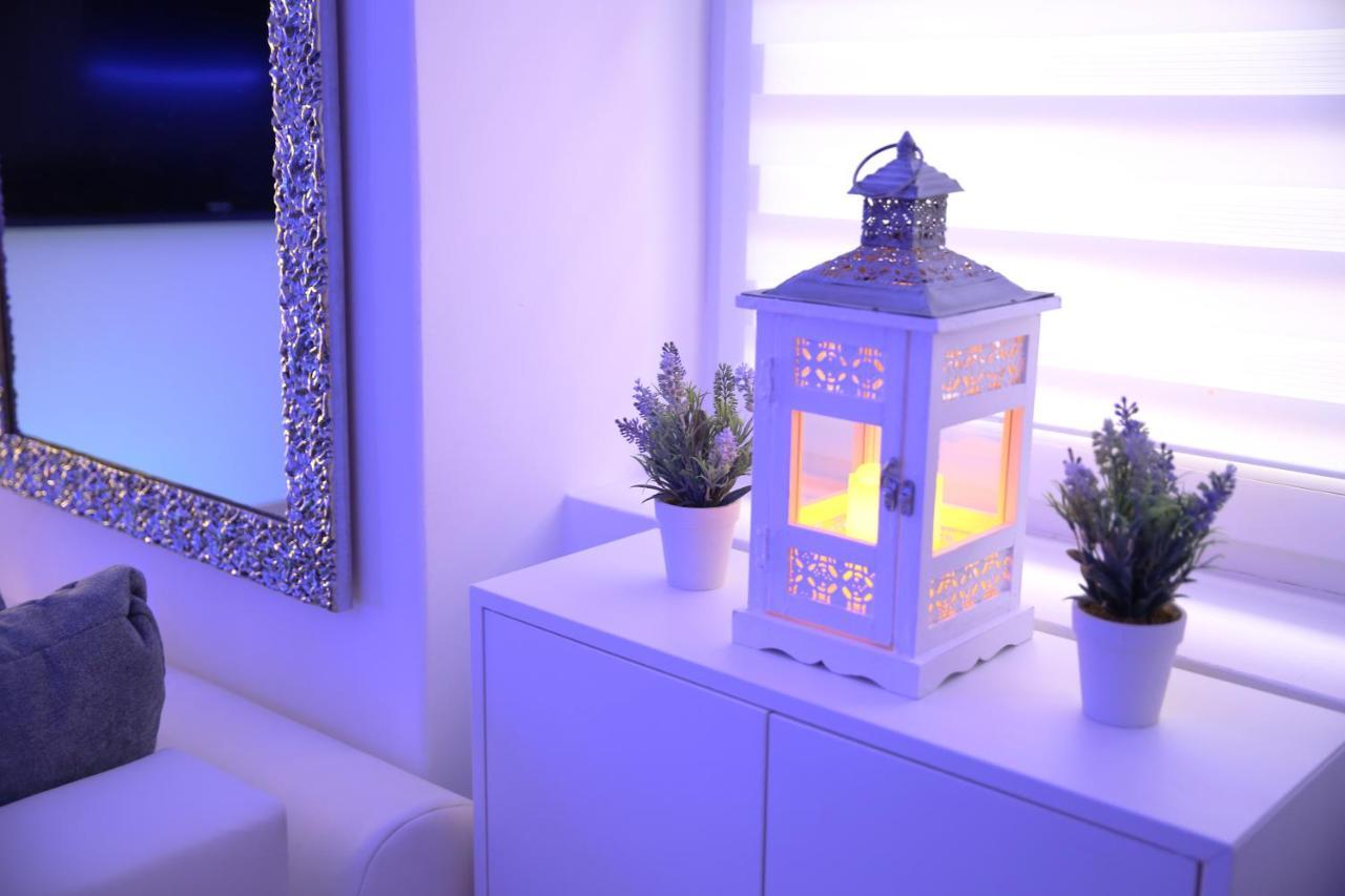 Villa Mit Whirlpool Fuer 32 Per 茨里克韦尼察 外观 照片