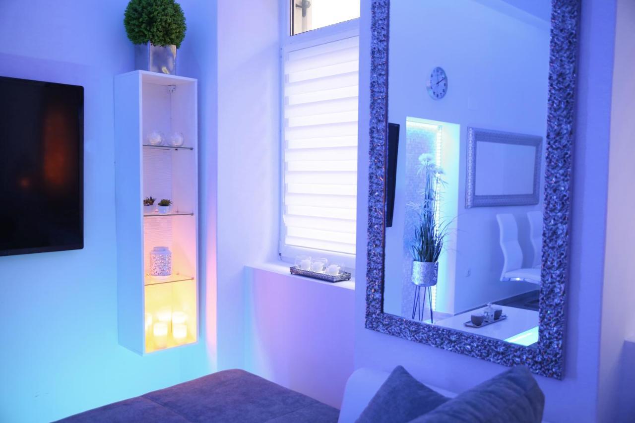 Villa Mit Whirlpool Fuer 32 Per 茨里克韦尼察 外观 照片