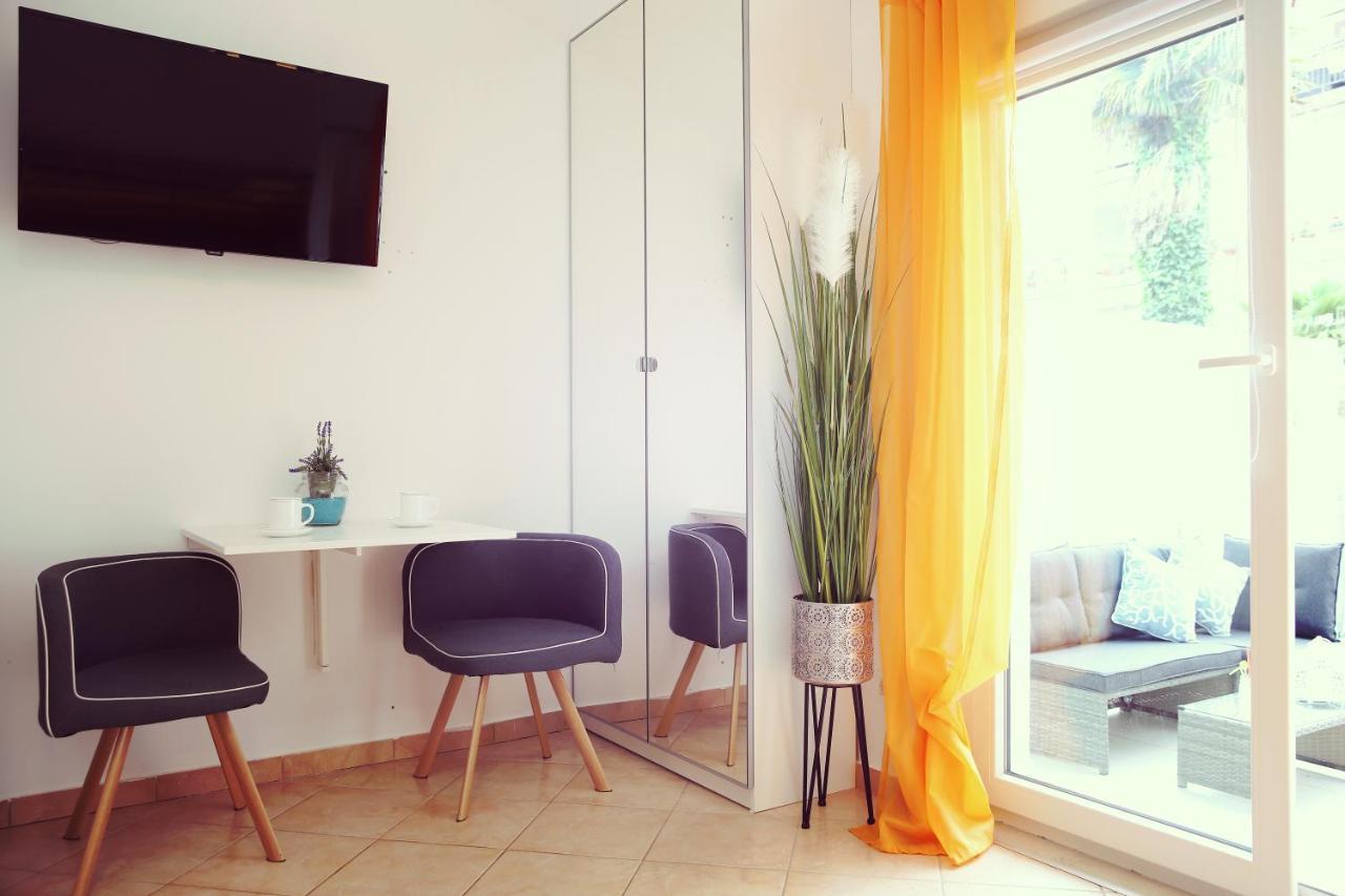 Villa Mit Whirlpool Fuer 32 Per 茨里克韦尼察 外观 照片