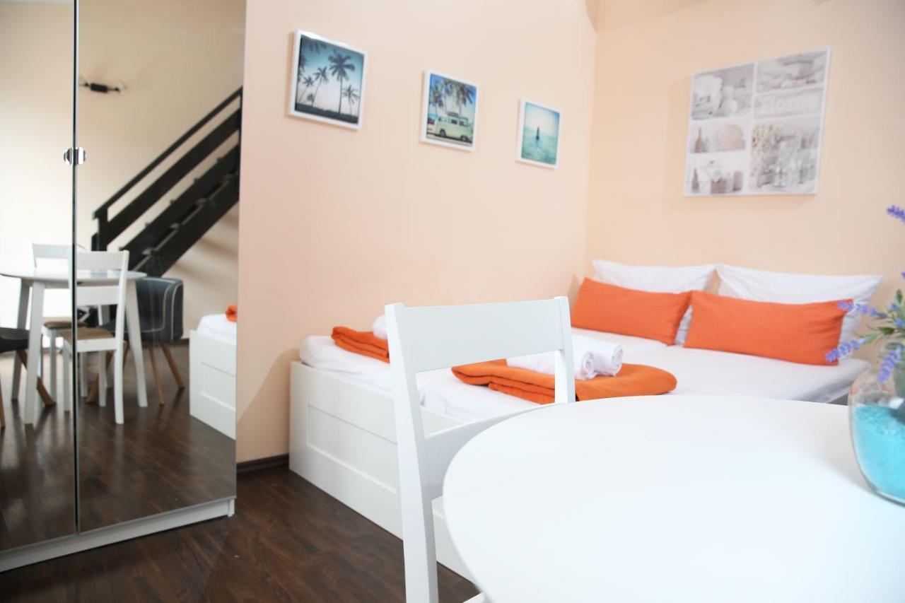 Villa Mit Whirlpool Fuer 32 Per 茨里克韦尼察 外观 照片