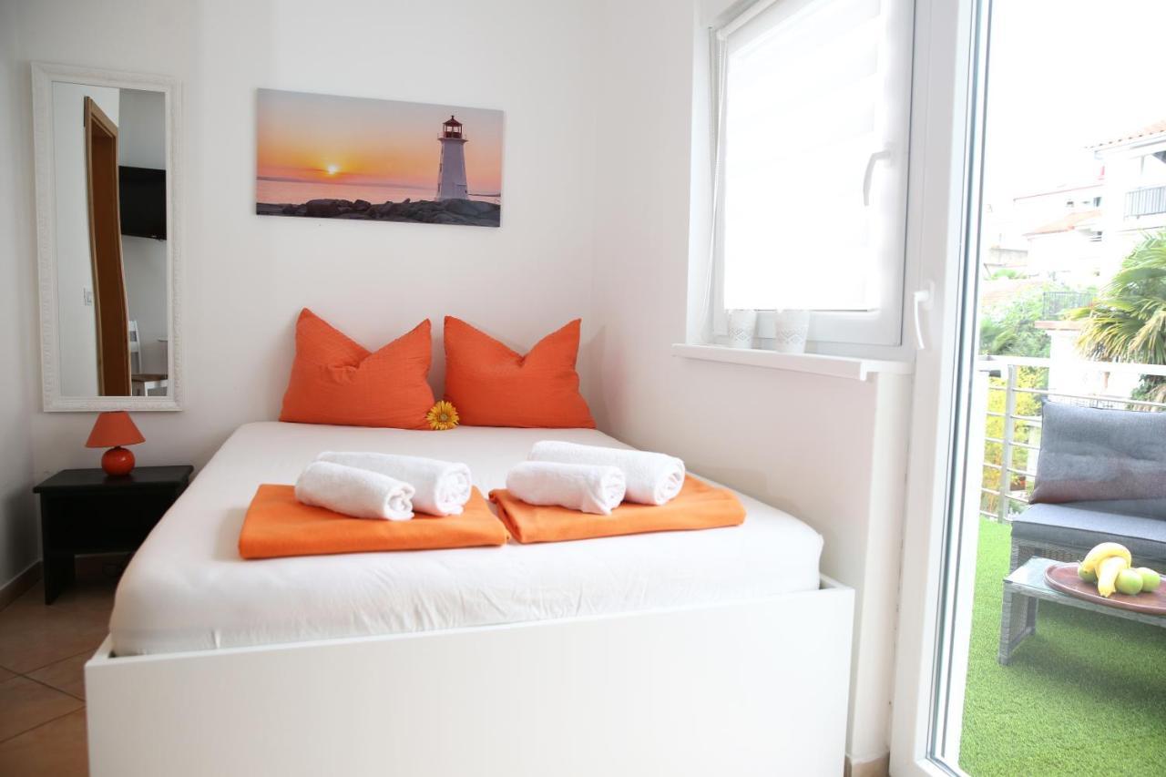 Villa Mit Whirlpool Fuer 32 Per 茨里克韦尼察 外观 照片