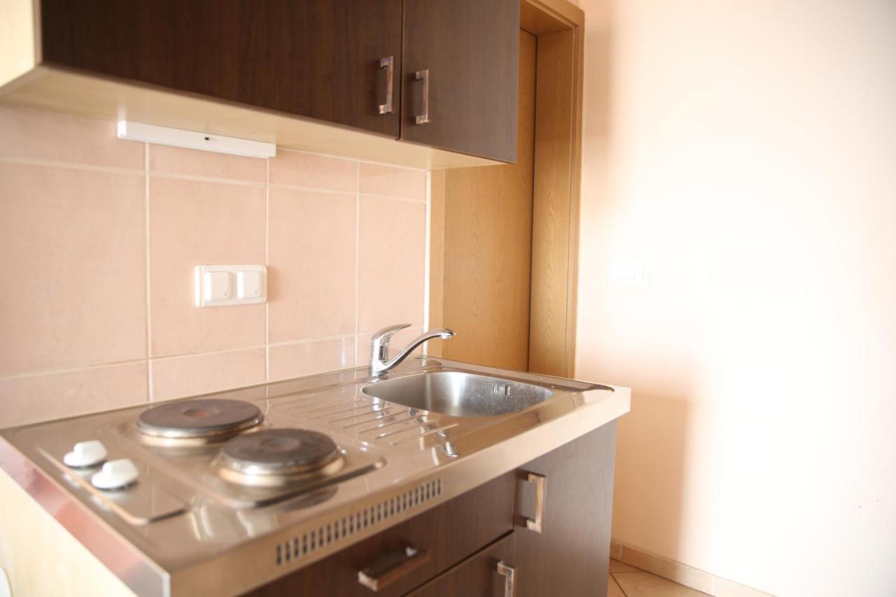 Villa Mit Whirlpool Fuer 32 Per 茨里克韦尼察 外观 照片