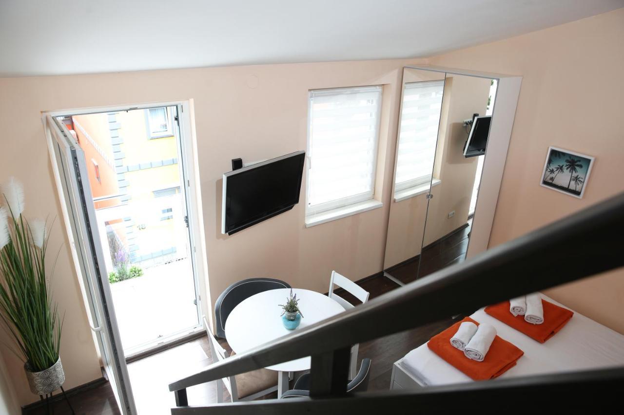 Villa Mit Whirlpool Fuer 32 Per 茨里克韦尼察 外观 照片