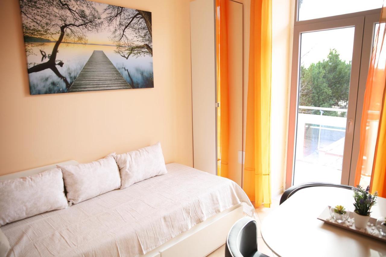 Villa Mit Whirlpool Fuer 32 Per 茨里克韦尼察 外观 照片