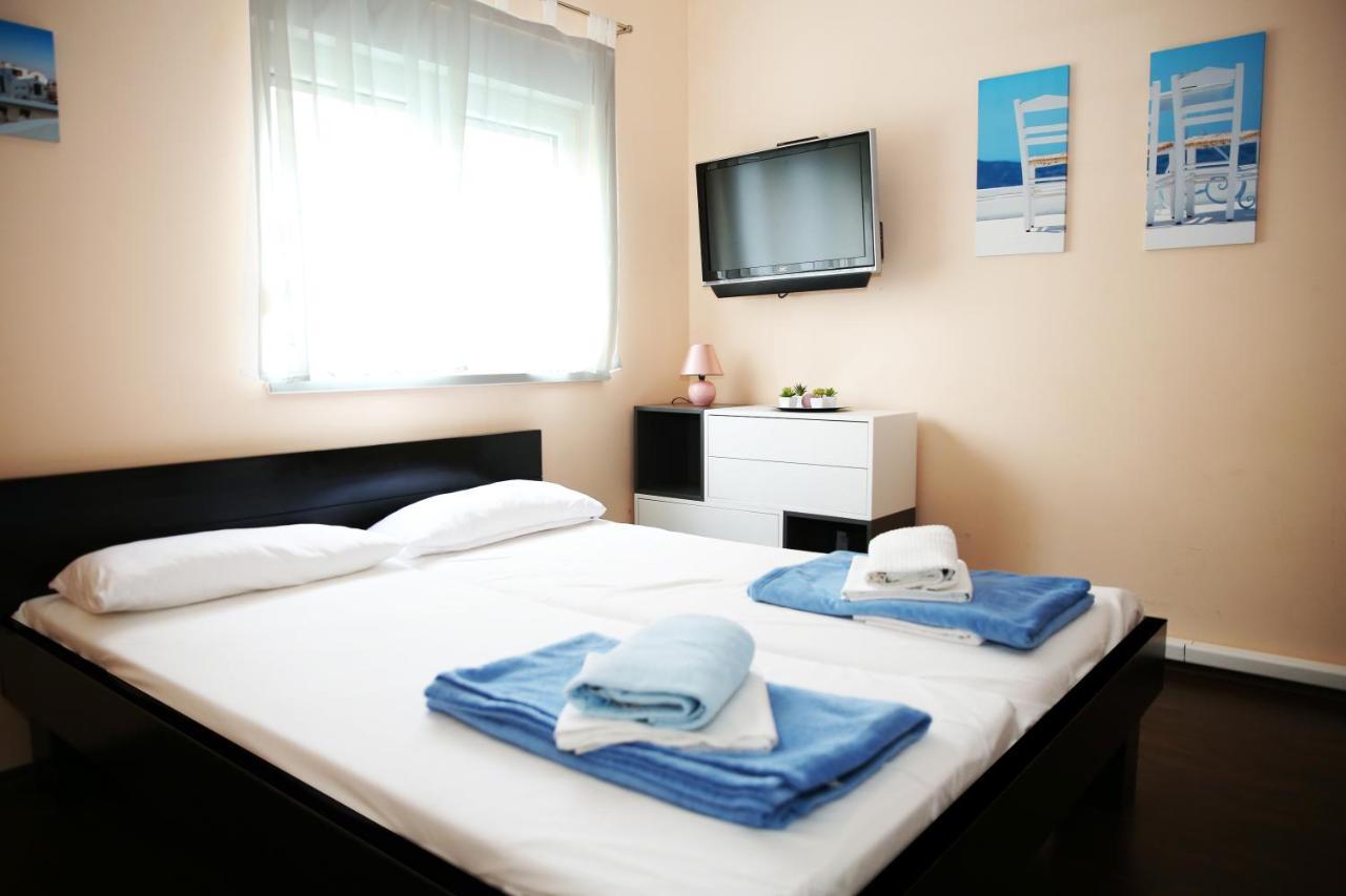 Villa Mit Whirlpool Fuer 32 Per 茨里克韦尼察 外观 照片